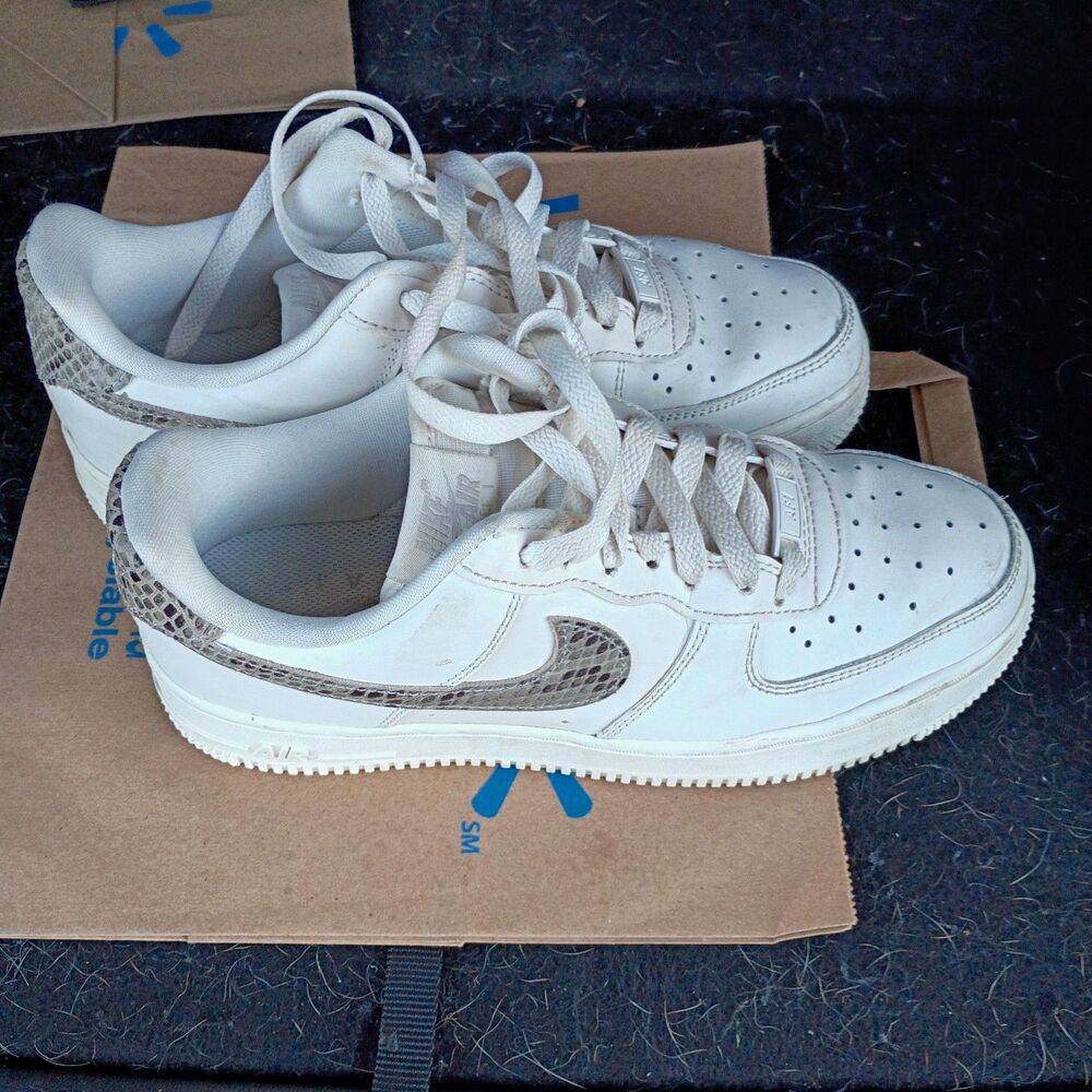 Nike Air Force 1 '07 Men's Sneaker White/Gray Snakeskin Low Top US 9 DD8959-002